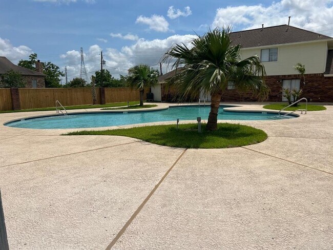 Building Photo - 8003 Catalpa St