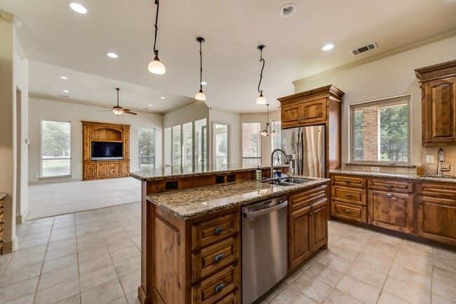 Building Photo - Gorgeous Custom Home on a private 1 acre l...