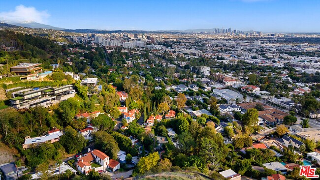 Building Photo - 1760 Nichols Canyon Rd