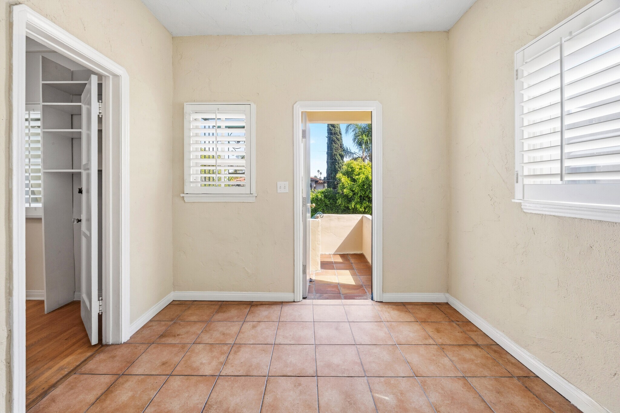 Building Photo - 166 N Arnaz Dr