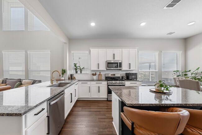 Building Photo - Spacious 4-Bed Oasis with Pool Access & Modern Upgrades in New Braunfels