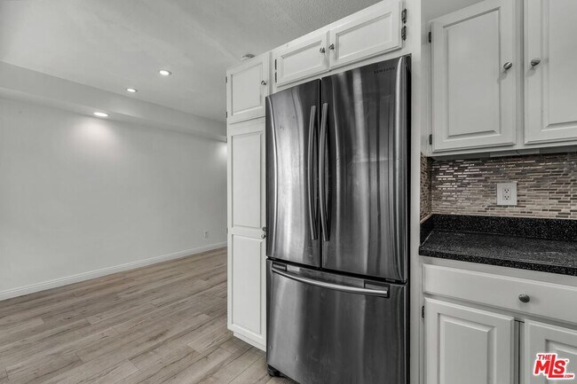 Building Photo - 8025 Redlands St
