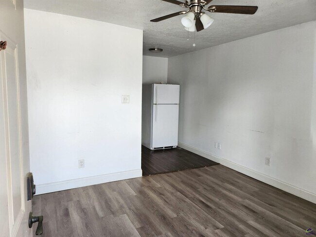 Building Photo - 216 Tabor Dr