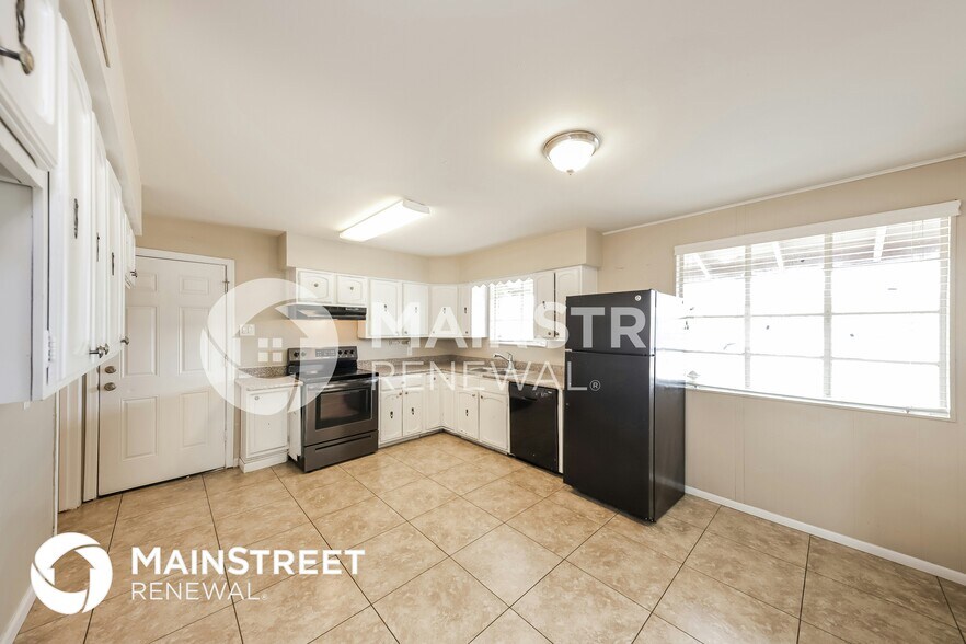Building Photo - 3315 W Elm St
