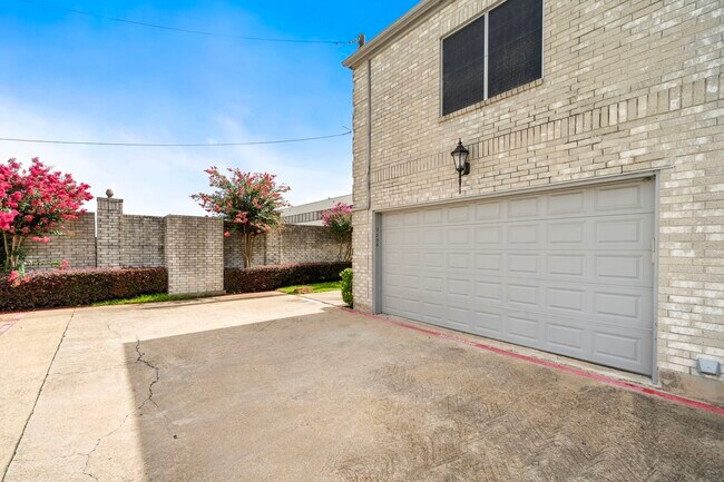 Building Photo - 7396 Regency Square Ct
