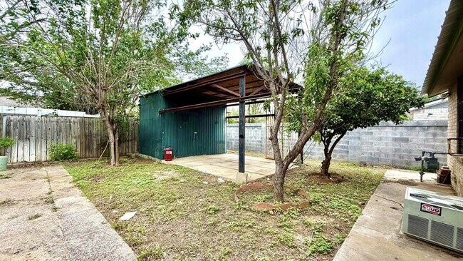 Building Photo - 1419 Reagan Dr