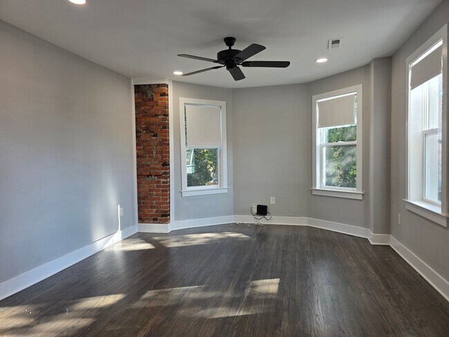 Building Photo - Gorgeous one of a kind 5 bedroom home fully updated