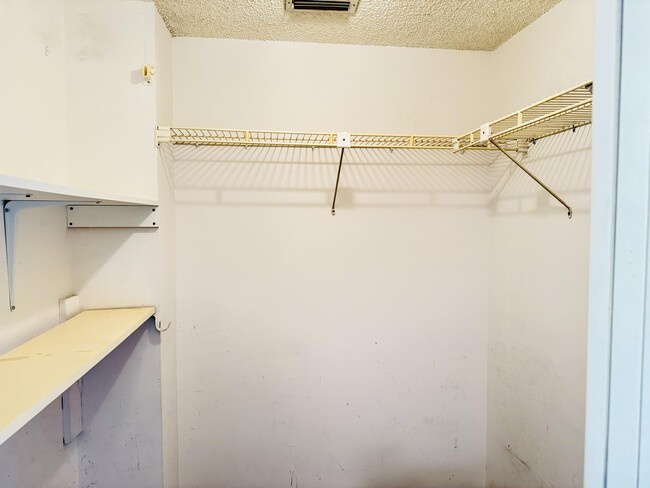 Building Photo - 3080 N Course Dr