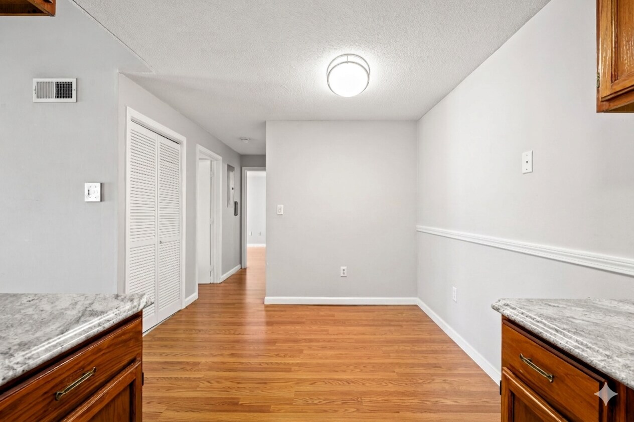 Building Photo - 5 Thoreau Ct