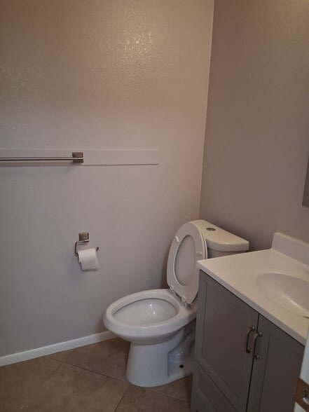 Building Photo - 9031 W Elm St