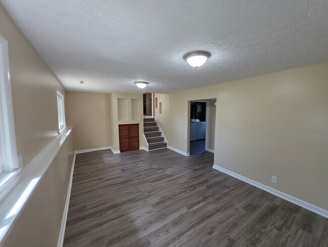Building Photo - 32 Golden Rod Ln