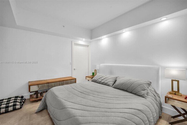 Building Photo - 765 Crandon Blvd