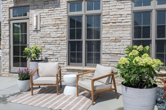 Building Photo - 1534 S Piazza Dr