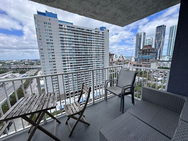 Building Photo - 850 N Miami Ave