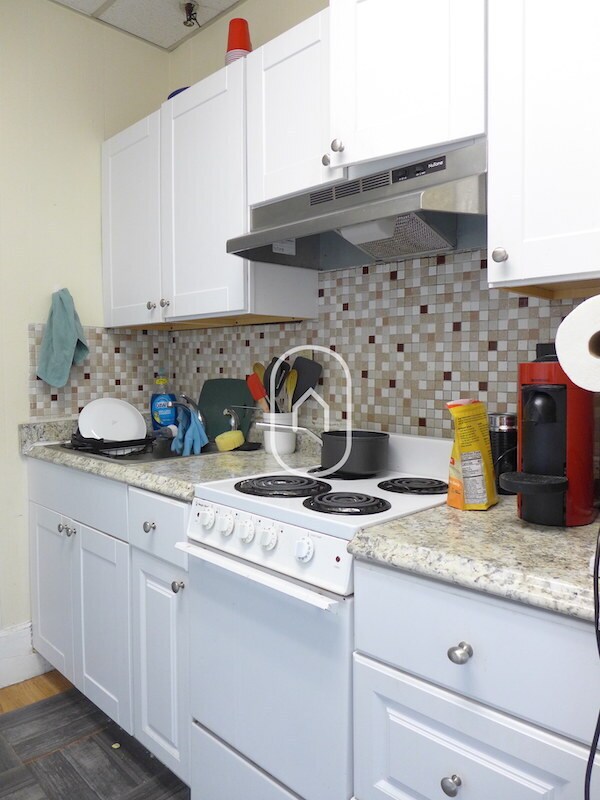 Building Photo - 869 Beacon St