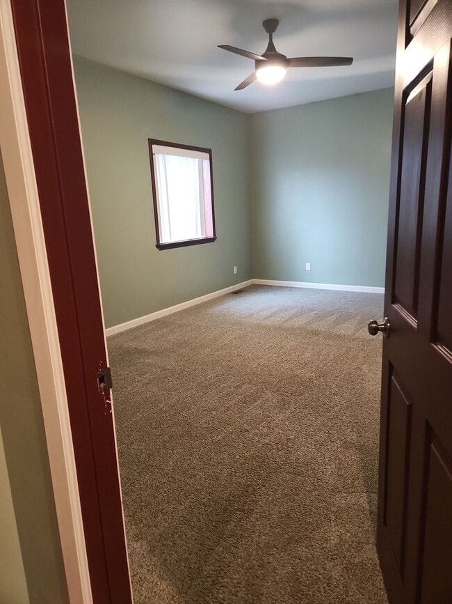 Building Photo - 3 Bed 2 Bath one story home