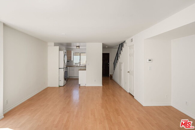 Building Photo - 1805 S Barrington Ave