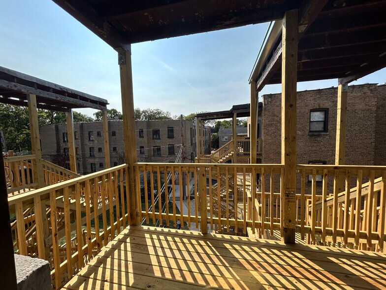 Building Photo - 1000 Crain St