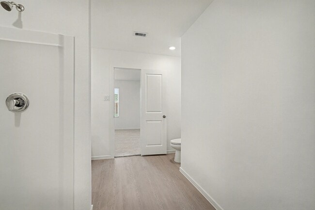 Building Photo - 6315 Linden Leaf Dr