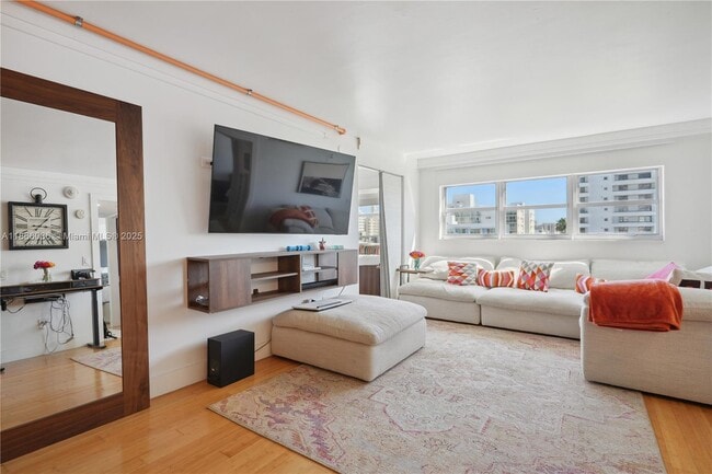 Building Photo - 1881 Washington Ave