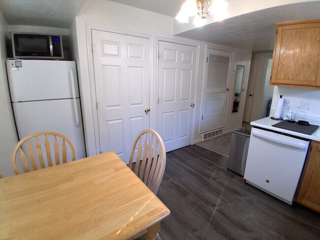 Building Photo - 565 N 300 E