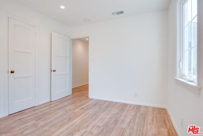 Building Photo - 4053 Verdugo Rd