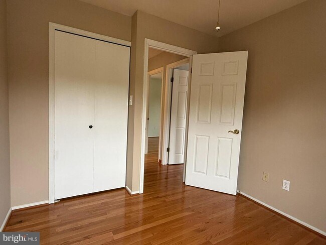 Building Photo - 9613 Ashbourn Dr
