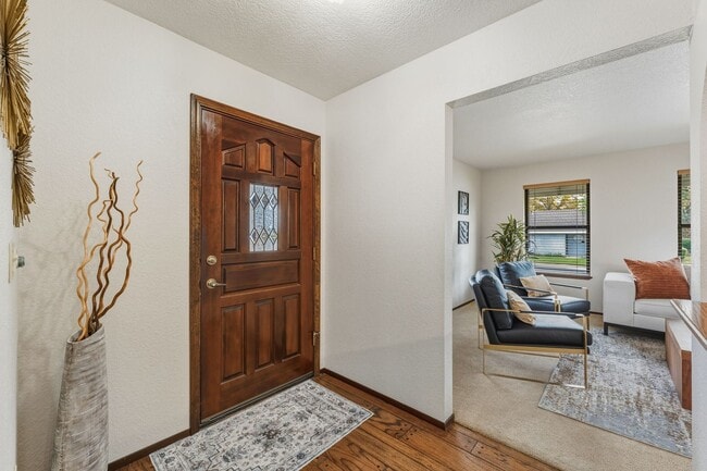 Building Photo - Quiet & Central Neighborhood - 3 Bedroom 2 Bathroom - Large Yard - Lawn Service Provided!