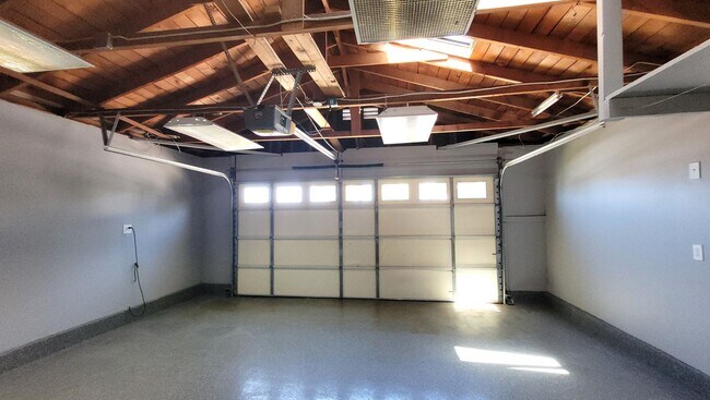 Building Photo - Stunning remodel in ideal location!