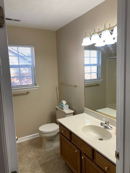 Building Photo - 213 Copperfield Ln