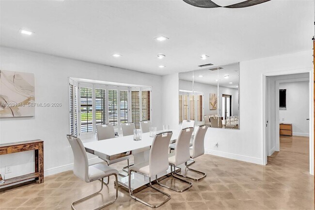 Building Photo - 5602 S Travelers Palm Ln