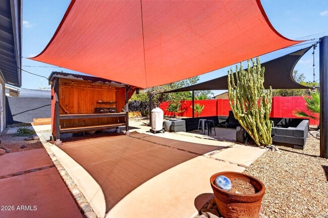 Building Photo - 346 E Papago Dr