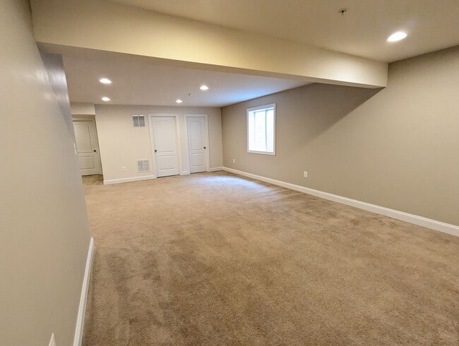 Building Photo - STUNNING Single Family Home in Brunswick C...