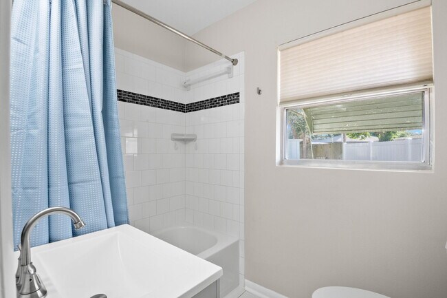 Building Photo - 5600 33rd Ave N