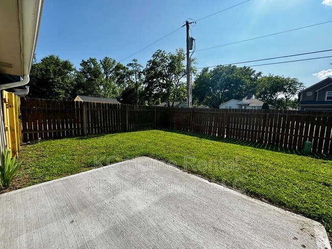 Building Photo - 8592 Perry Ln