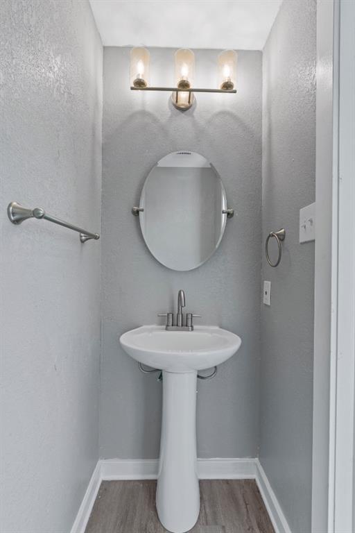 Building Photo - 700 Creekmont Dr