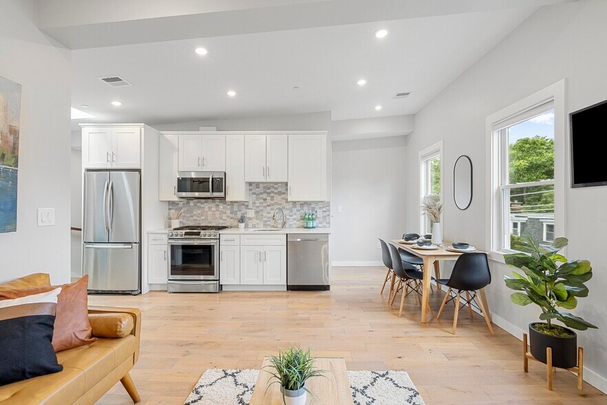 Building Photo - 338 Hurley St