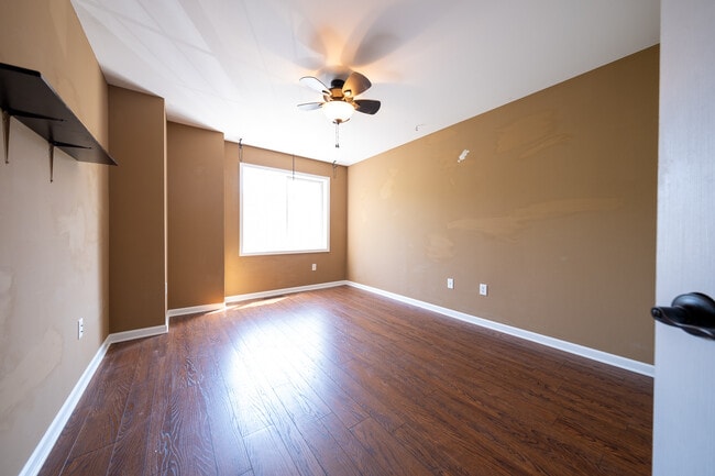 Building Photo - 15345 Greenhaven Ln
