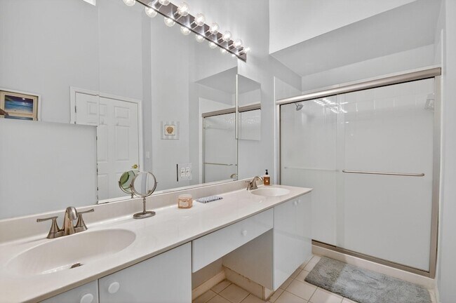 Building Photo - 7910 Laina Ln
