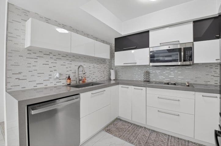 Building Photo - 4310 Village Dr