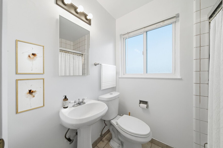 Building Photo - 3009 Dana St