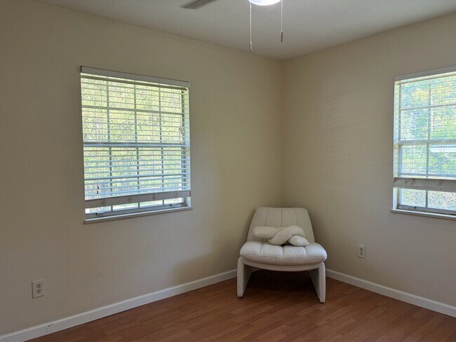 Building Photo - 1301 Bonnie Dr