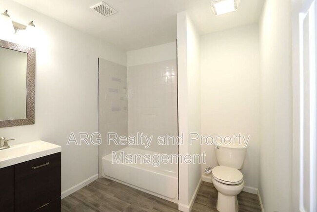 Building Photo - 1095 Ira St SW