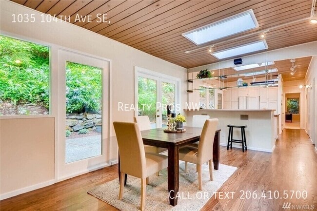 Building Photo - 1035 104th Ave SE