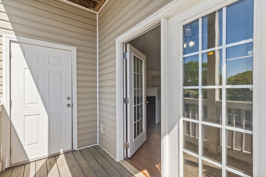 Building Photo - 622 McKenna Cir