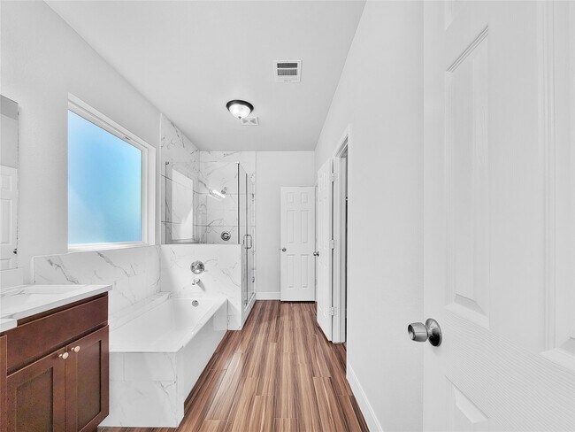 Building Photo - 8135 Chateau St