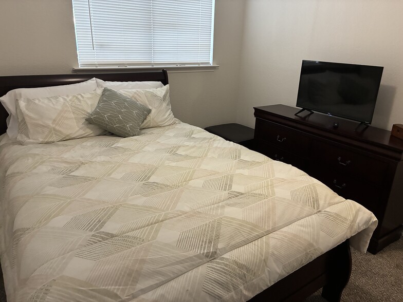 Building Photo - 509 Crowley Rd