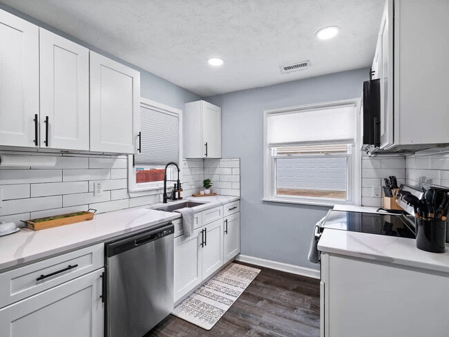 Building Photo - 6771 Greenleaf Ave