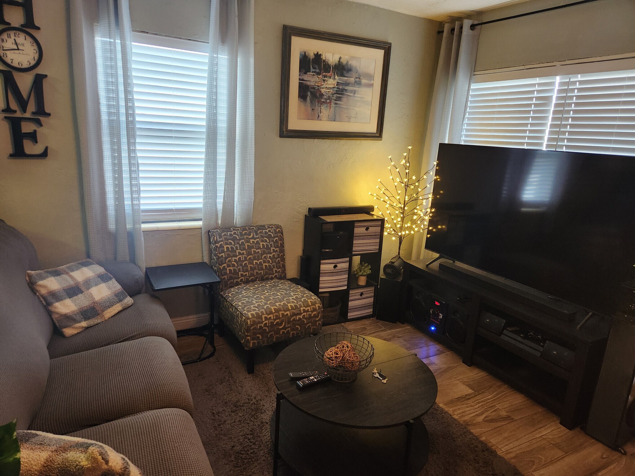 living room - 1845 Pembroke Rd