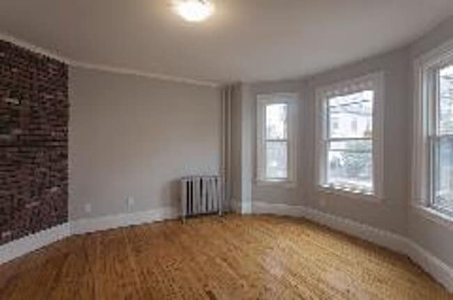 Building Photo - Somerville 5 bed 3 bath - 9/1